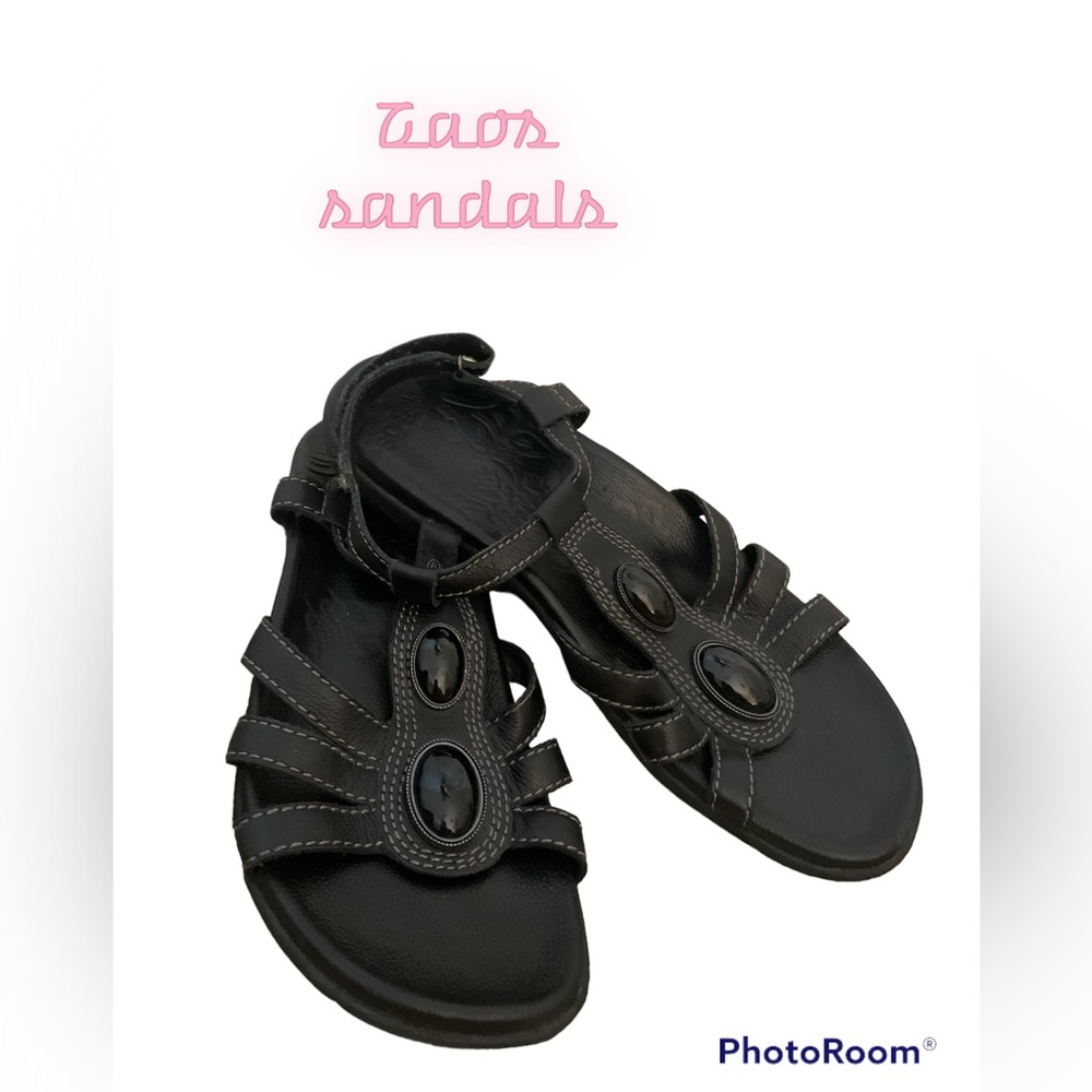 Taos sandals black size 9 , like new!!